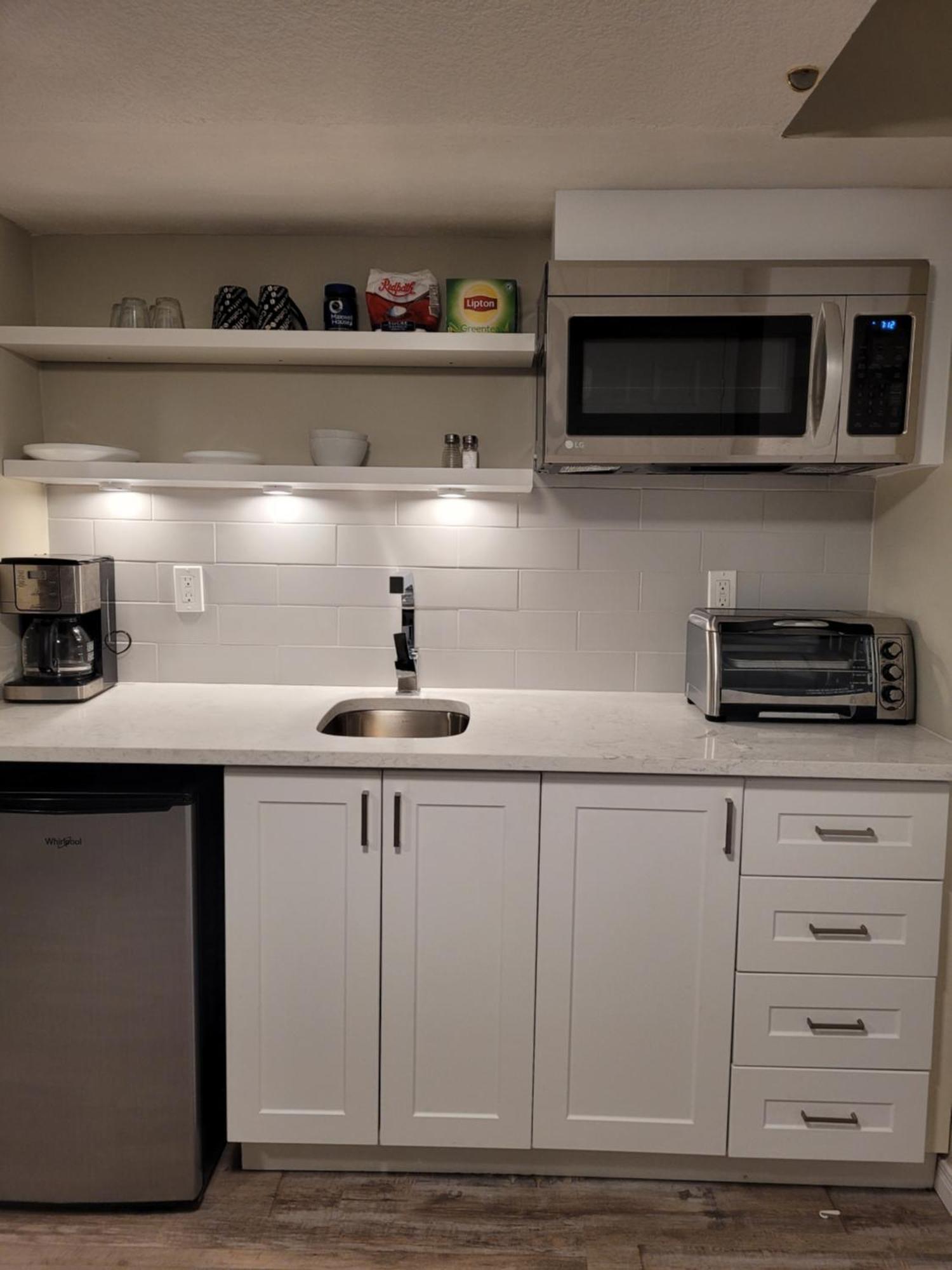 Boardwalk Homes - Executive Guest Rooms & Townhomes Kitchener Eksteriør bilde